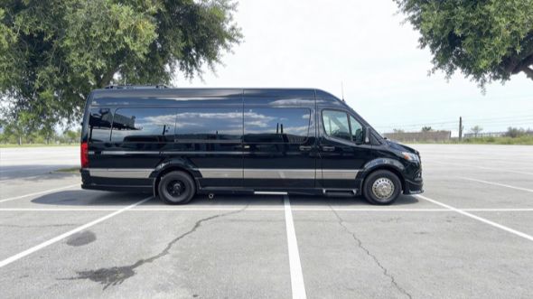 sprinter limousine elgin